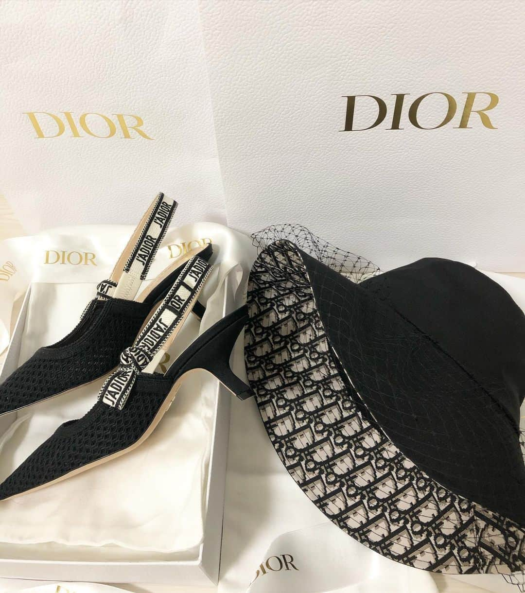 miuchinのインスタグラム：「うれしぃ😆 . #dior #ディオール #shoes #hat」