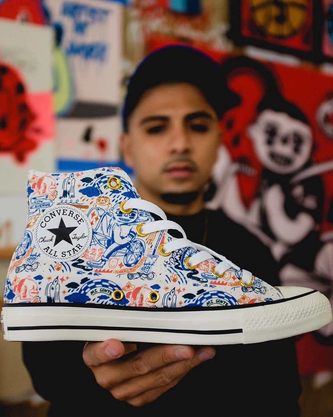 converseさんのインスタグラム写真 - (converseInstagram)「“I want to reflect the Latinx experience as someone born here and embracing their heritage and allowing that to define who they are but taking it to the next level,” says, @sentrock, a Mexican-American street artist who takes inspiration from people who use their voices to speak up, regardless of the platform they’re given. ⁣⁠⠀ ⁣⁠⠀ He’s also part of our Converse family, creating a unique design for our Converse By You custom builder. His concept was to embrace his past while making connections to the current social culture. ⁣⁠⠀ ⁣⁠⠀ “When people see my design, I want them to know that no matter where you come from, you can still dream for more. It doesn't mean you have to leave your culture or forget what you're about.”⁣⁠⠀ ⁣⁠⠀ You can learn more about Sentrock, read what ¡Mi Gente! means to him and check out his Converse By You designs (available now on Converse.com) in our stories. #ConverseAllStars」9月17日 2時05分 - converse