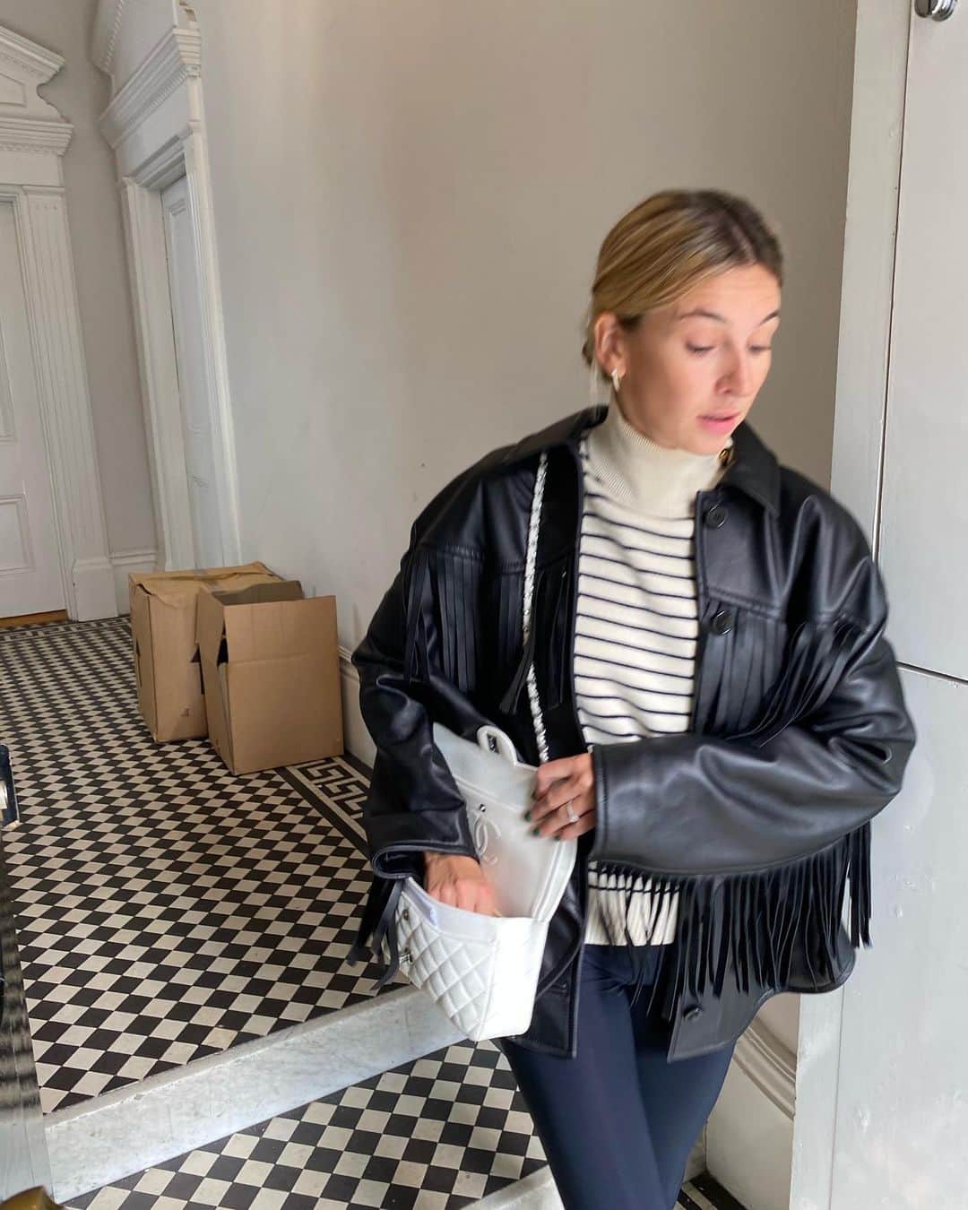 Camille Charriereさんのインスタグラム写真 - (Camille CharriereInstagram)「Formerly known as leaving the house; now: an odyssey — head to toe in @zalando #zalandostyle #ad」9月17日 2時27分 - camillecharriere