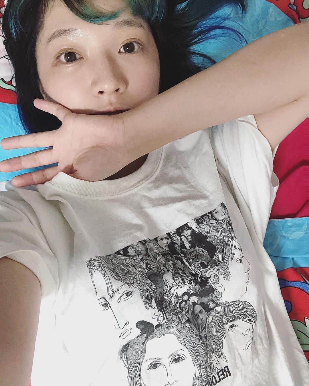 佐々木萌のインスタグラム：「@__sokoniaru  プレゼンつ RELOVER TシャツロンT各種　発売中 @__sokoniaru ここから買えるよ Go to the link in☝︎this account 「RELOVER」t-shirts💗💗💗 MUST BUY it.🧞‍♀️」