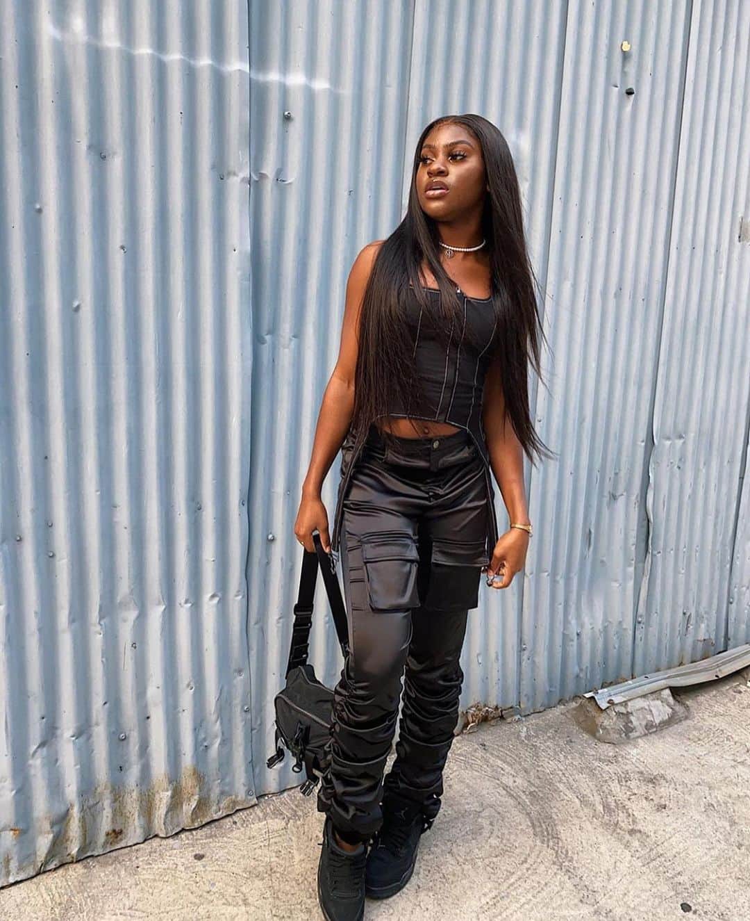 ジョージジーナ&ルーシーのインスタグラム：「What’s a babe! 🖤 @state.of.dallas with our HARDMOOD #georgeginalucy #gglsquad」