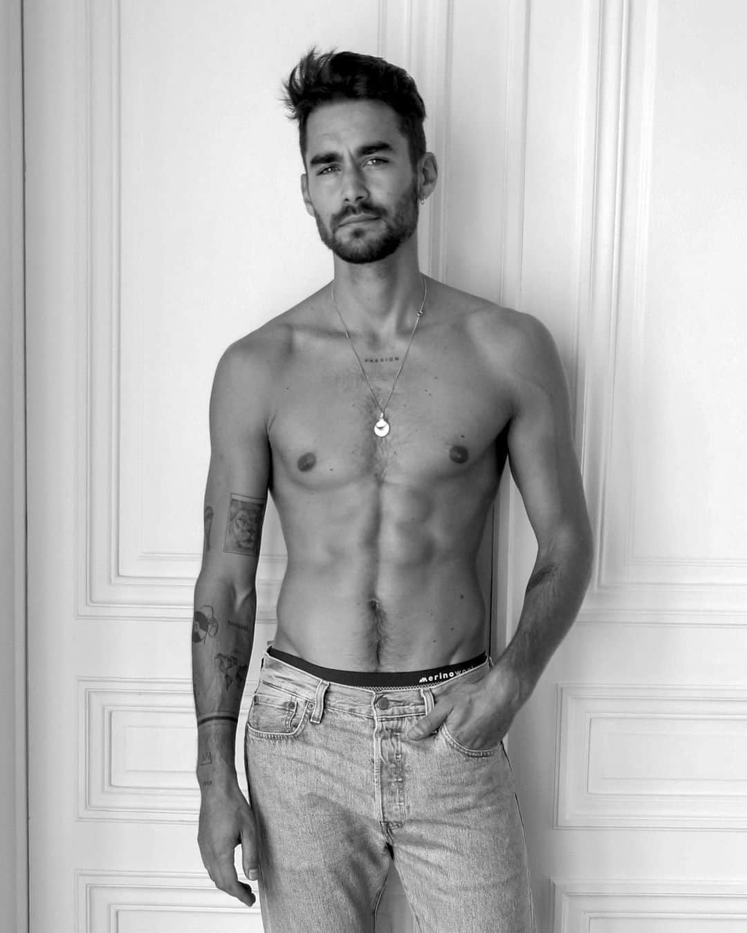 NICOLAS SIMOESのインスタグラム：「Little agency snaps update 📸」