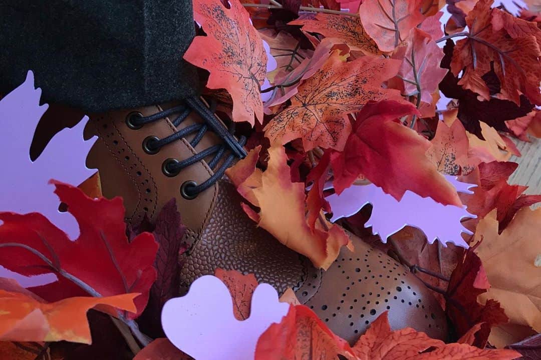 ハンツマンさんのインスタグラム写真 - (ハンツマンInstagram)「The Autumn leaves on Savile Row are awash with pink! Introducing @klarna, a new way to pay from Huntsman. Available exclusively online, you can now enjoy Hunstman at Home and shop the latest ready-to-wear and accessories collections in a style that suits you! Discover more about Huntsman and Klarna via the link in bio ⁠ #klarna #HuntsmanAtHome #huntsmansavilerow #huntsmannewyork #luxuryretail #readytowear #tailoring #huntsmanaw2020 #accessories」9月17日 2時50分 - huntsmansavilerow
