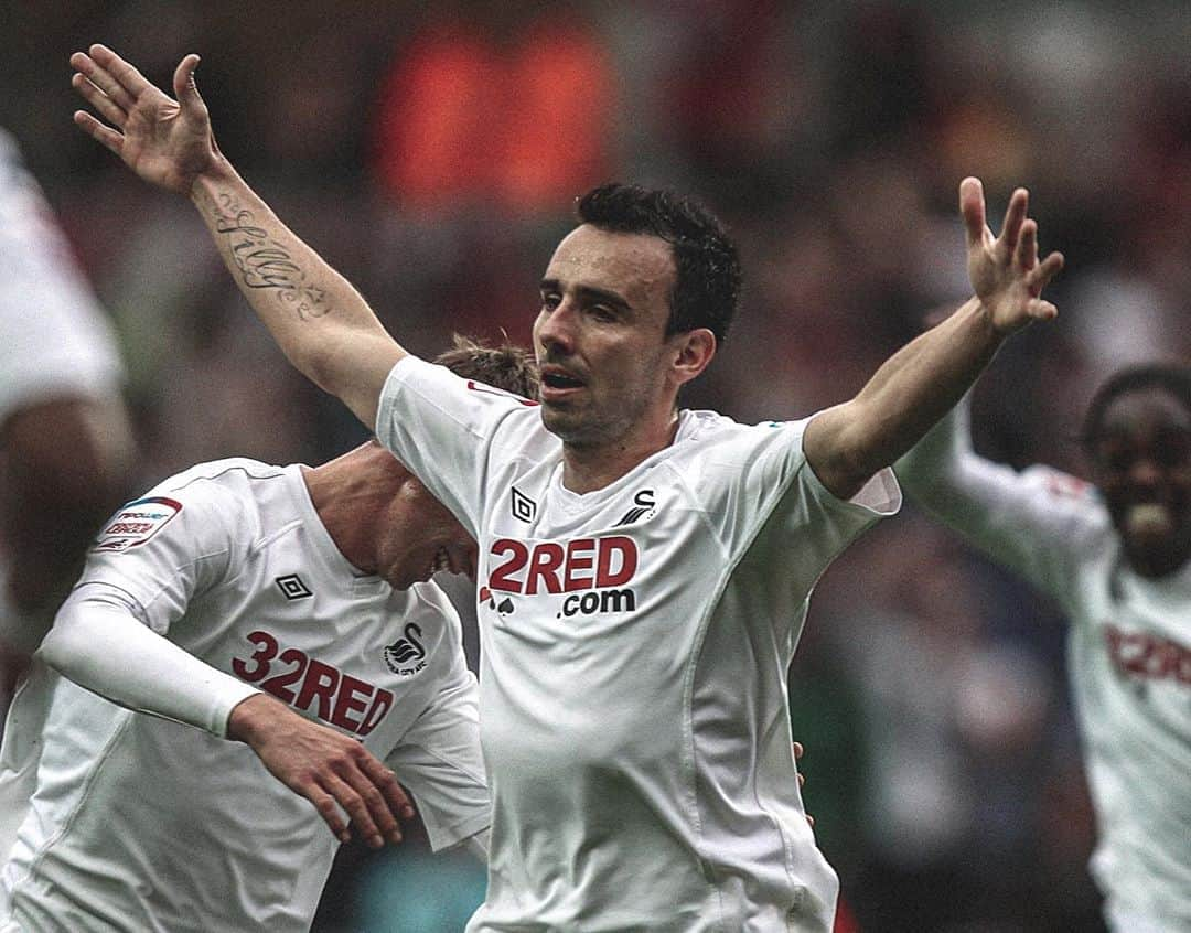 スウォンジー・シティAFCさんのインスタグラム写真 - (スウォンジー・シティAFCInstagram)「Happy birthday to #Swans legend Leon Britton who turns 3⃣8⃣ today! 🎉」9月17日 2時55分 - swansofficial