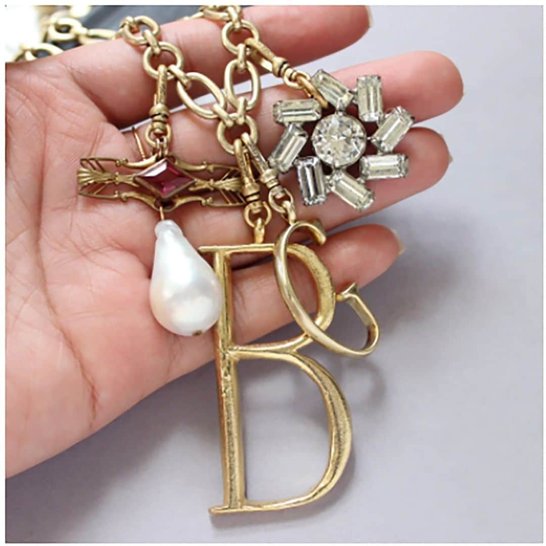 ルル フロストのインスタグラム：「Build your own charm story with our Plaza collection, which for a limited time is Forty.Percent.Off.  There are infinite ways to style these pieces, and each is as unique as you are.  Add in our vintage charms to make your special piece truly one-of-a-kind.  Shop our charms and Plaza letters via link in bio. #lulufrost」