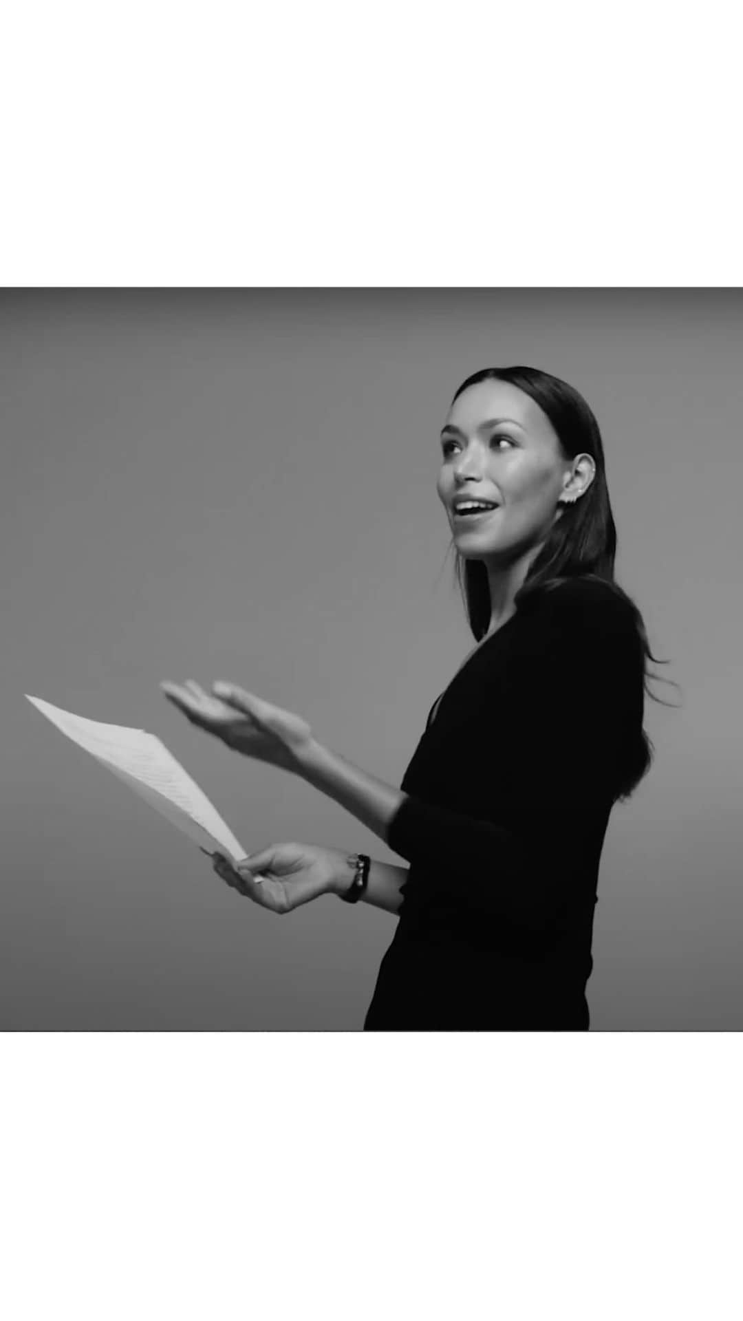 のインスタグラム：「We're back and better than ever at #NYFW. Visit the link in our bio to discover the empowering story behind Anne Klein’s eponymous label and her enduring legacy in our film presentation with @ilfenator. Featuring @nadjagiramata @christinaea + @sylkegolding. #AKxNYFW #SeeNowBuyNow」