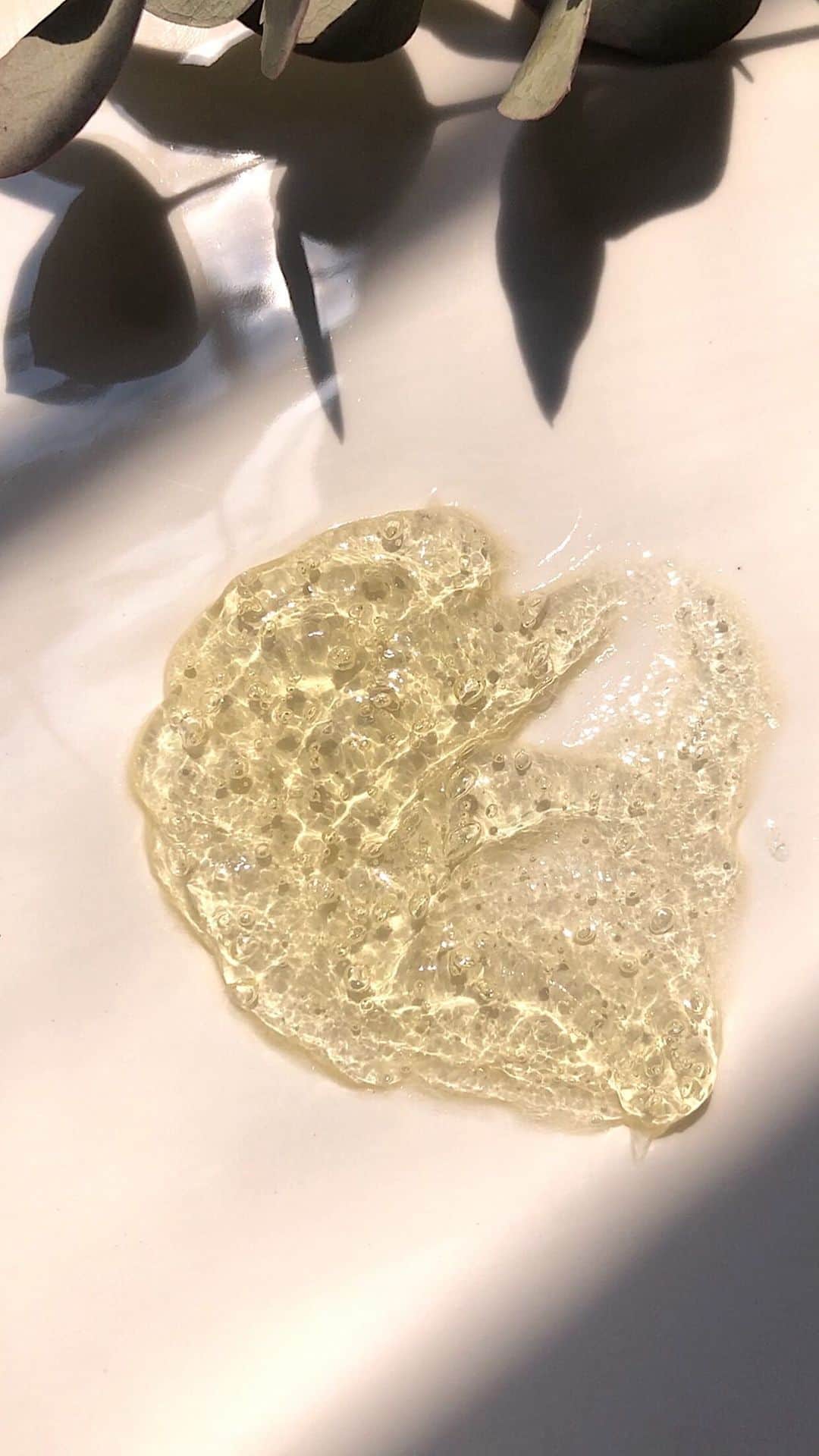 Weledaのインスタグラム：「Our Clarifying Gel Cleanser clears away impurities without disturbing your skin's protective barrier and deeply cleanses for an even-looking complexion!🌿 #WeledaSkin #texture」