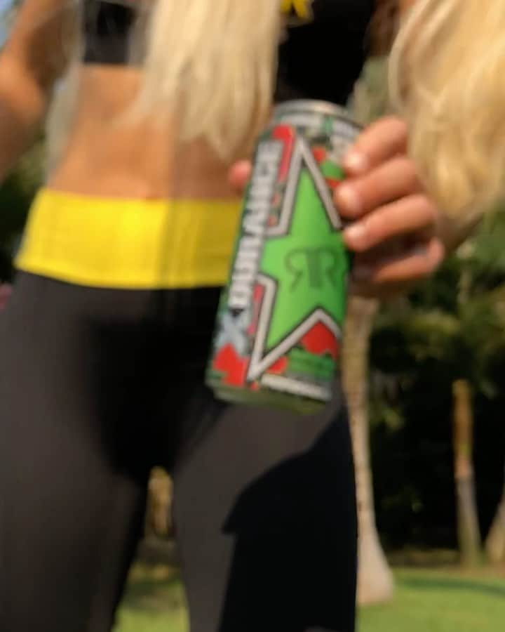 アリサ・ディオミンのインスタグラム：「Full of energy drinking @RockstarEnergy Sour Green Apple Xdurance  #RockstarEnergy #TeamRockstar」