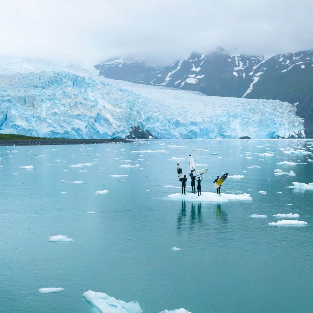 ビラボンさんのインスタグラム写真 - (ビラボンInstagram)「They’re getting warmer.  Swipe to meet the crew that put our new Recycler Wetsuits featuring Graphene to the test in icy waters and heavy weather up North - and dive into our bio to see them in action.   #BillabongWetsuits」9月17日 4時00分 - billabong