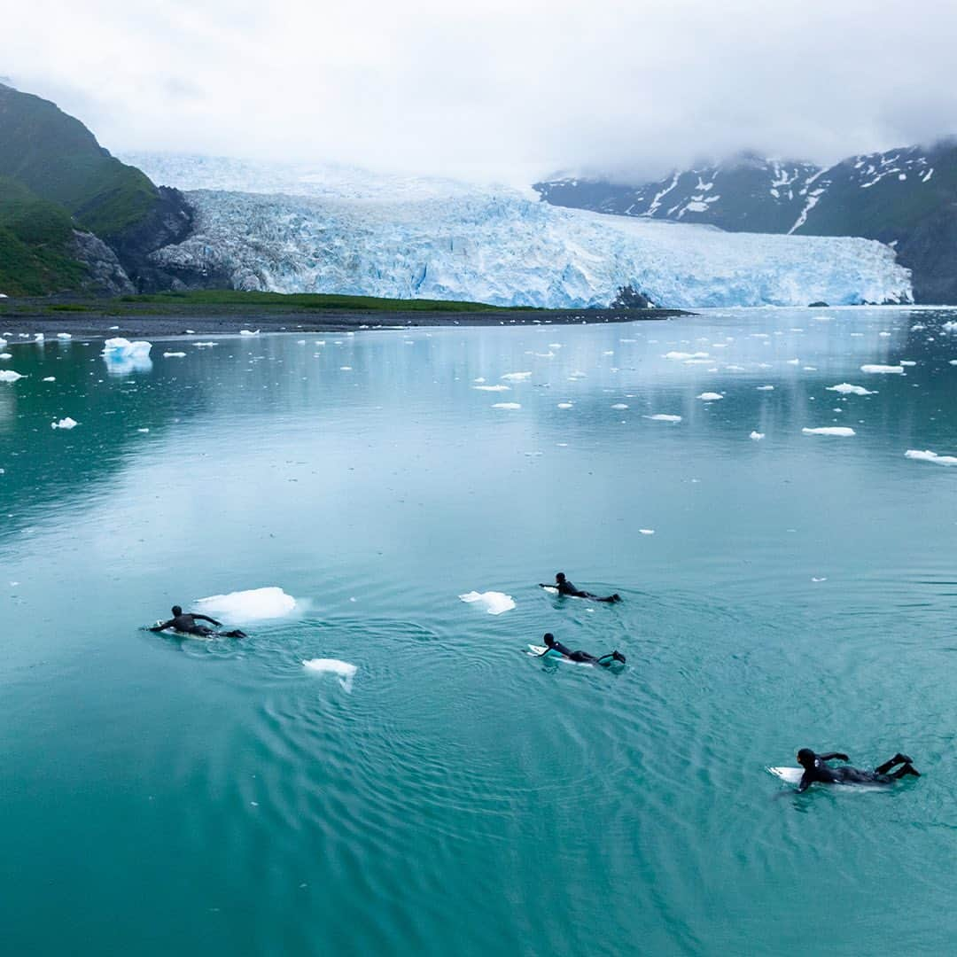 ビラボンさんのインスタグラム写真 - (ビラボンInstagram)「They’re getting warmer.  Swipe to meet the crew that put our new Recycler Wetsuits featuring Graphene to the test in icy waters and heavy weather up North - and dive into our bio to see them in action.   #BillabongWetsuits」9月17日 4時00分 - billabong