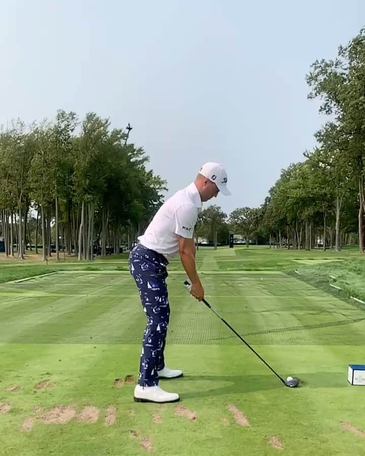 ジャスティン・トーマスのインスタグラム：「Nothing wrong with some @poloralphlauren sailor pants on a Wednesday! Prep all done for @usopengolf, stoked to get going tomorrow morning. 8:07 with @tigerwoods and @collin_morikawa 💯」