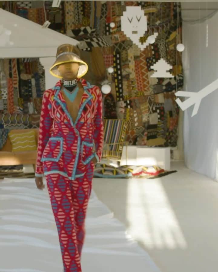 Fashion Weekのインスタグラム：「Prints party ❤️ Find @MAXHOSA's full digital presentation on nyfw.com now」