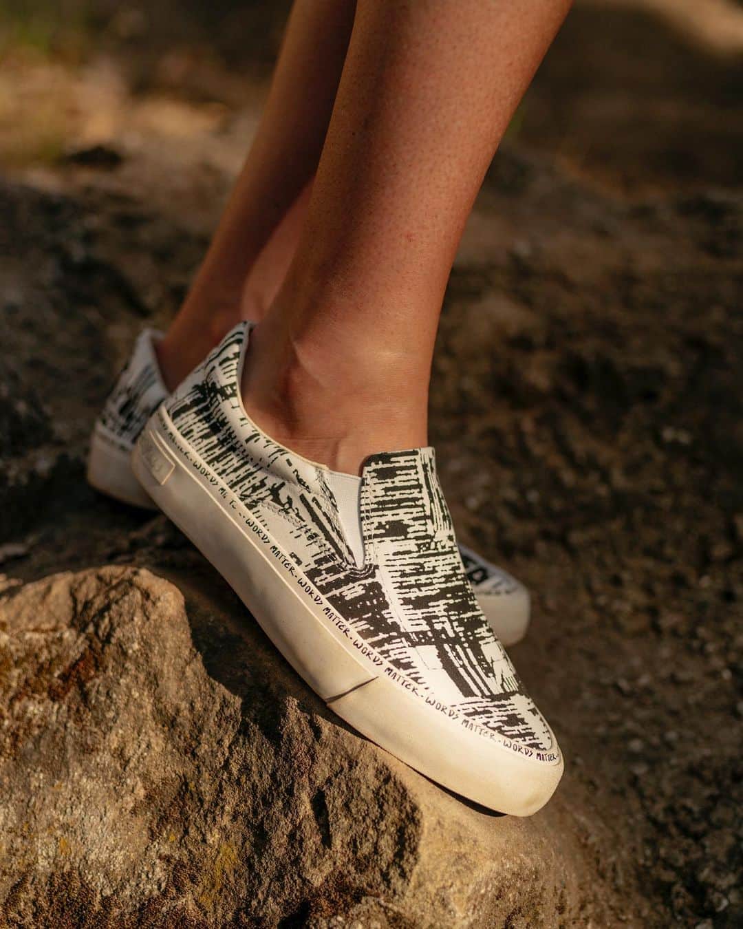 シービーズのインスタグラム：「💥GIVEAWAY CLOSED💥⁣ ⁣⁣ ⁣In this week's POW: Product of the Week, we're walking through the Hawthorne Slip on from our Words Matter Collection. Head to our stories for a full review of this rad collection, and the organization we're supporting, @committeetoprotectjournalists 📰 🙌⁣ ⁣⁣ ⁣In honor of the Words Matter Launch, we're giving away a pair to one lucky winner!⁣ ⁣⁣ ⁣Here's how to enter:⁣ ⁣👉Like this post⁣ ⁣👉Follow @seavees and @committeetoprotectjournalists  ⁣👉Tag a friend and spread awareness!⁣ ⁣⁣ ⁣Giveaway closes on 9/23/. Good luck!🤞」
