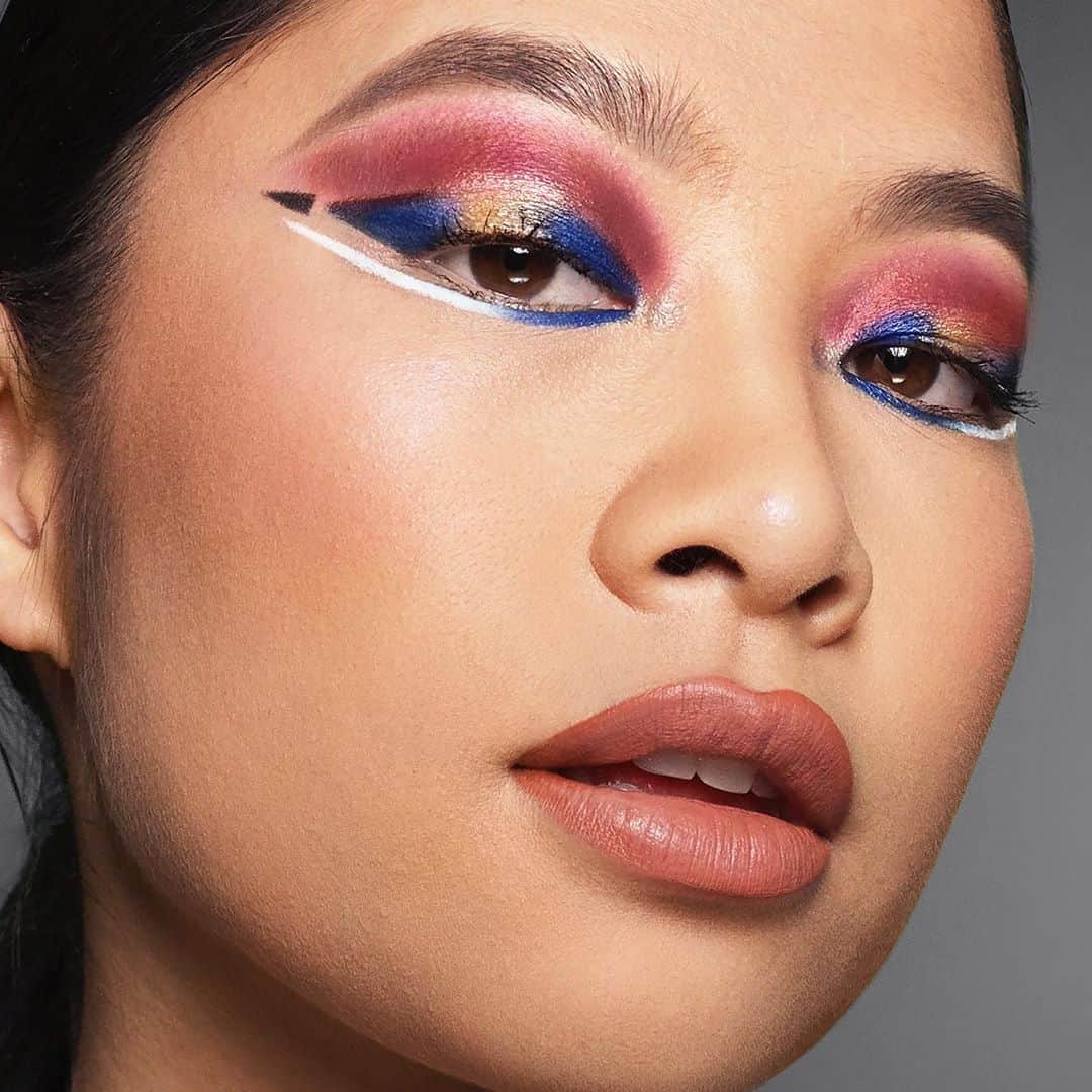 Maybelline New Yorkさんのインスタグラム写真 - (Maybelline New YorkInstagram)「Check out our stories to get @yulingwu’s final look! She used our #superstaymatteink shade ‘fighter’ & #colorstrike eyeshadow pens in ‘Ace’, ‘Flash’ & ‘Tempt’ to get this colorful detached liner look!」9月17日 4時41分 - maybelline
