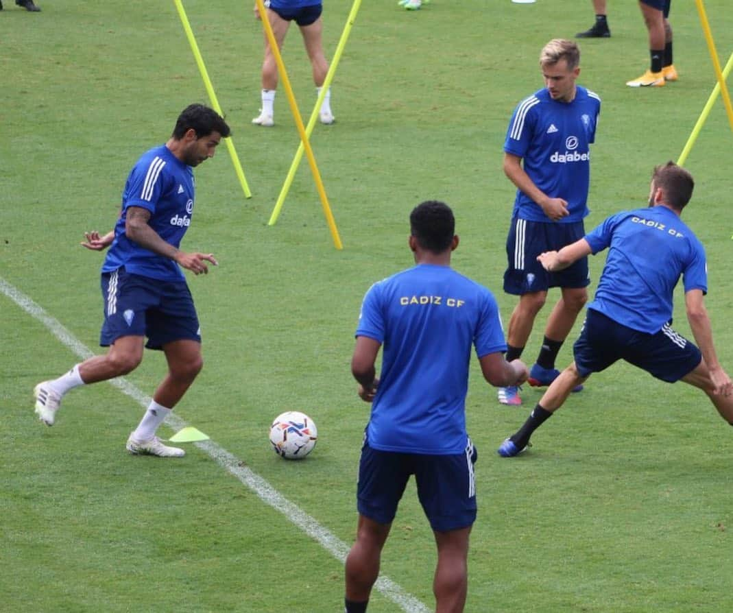 アウグスト・フェルナンデスさんのインスタグラム写真 - (アウグスト・フェルナンデスInstagram)「Algunas de hoy... @cadizclubdefutbol 📸😁💪🏼」9月17日 4時58分 - augusto12fernandez