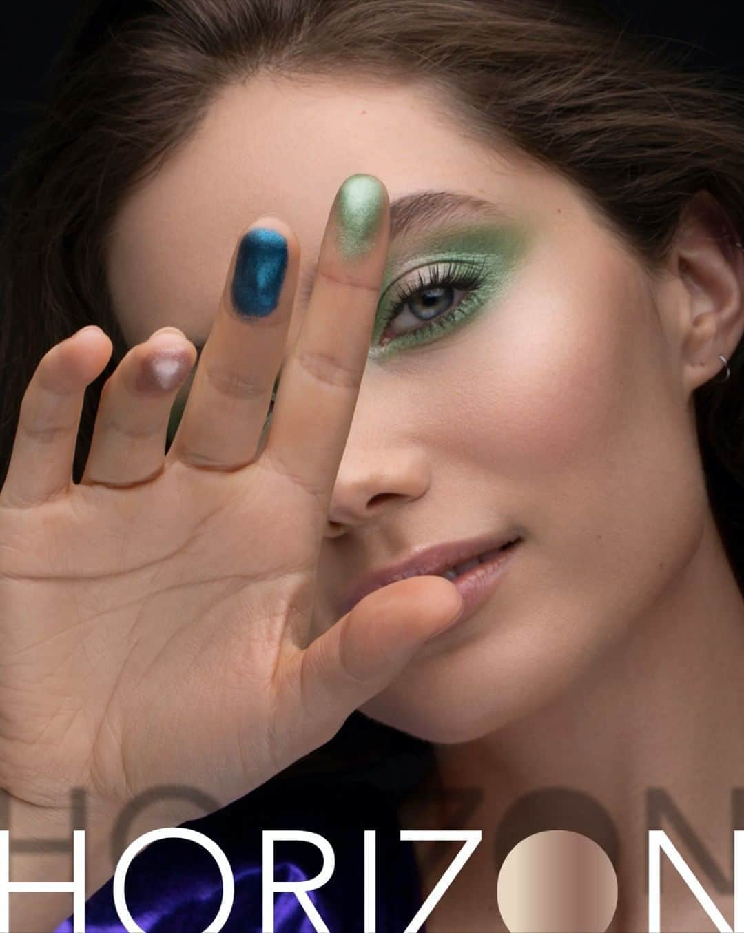 Motives Cosmeticsさんのインスタグラム写真 - (Motives CosmeticsInstagram)「Meet 3 of the rich pigmented shimmers in our NEW HORIZON Palette. Tap to pre-order now.   Shallow: a shimmery champagne✨ Oceanic: a shimmery deep blue💙 Jaded: a shimmery jewel green💚 . . . . . #motivescosmetics #motives #makeup #beauty #makeupartist #mua #girlboss #entrepreneur #beyourownboss #everydaymakeup #naturalmakeup #everydaybeauty  #horizon #eyeshadowpalette」9月17日 5時00分 - motivescosmetics