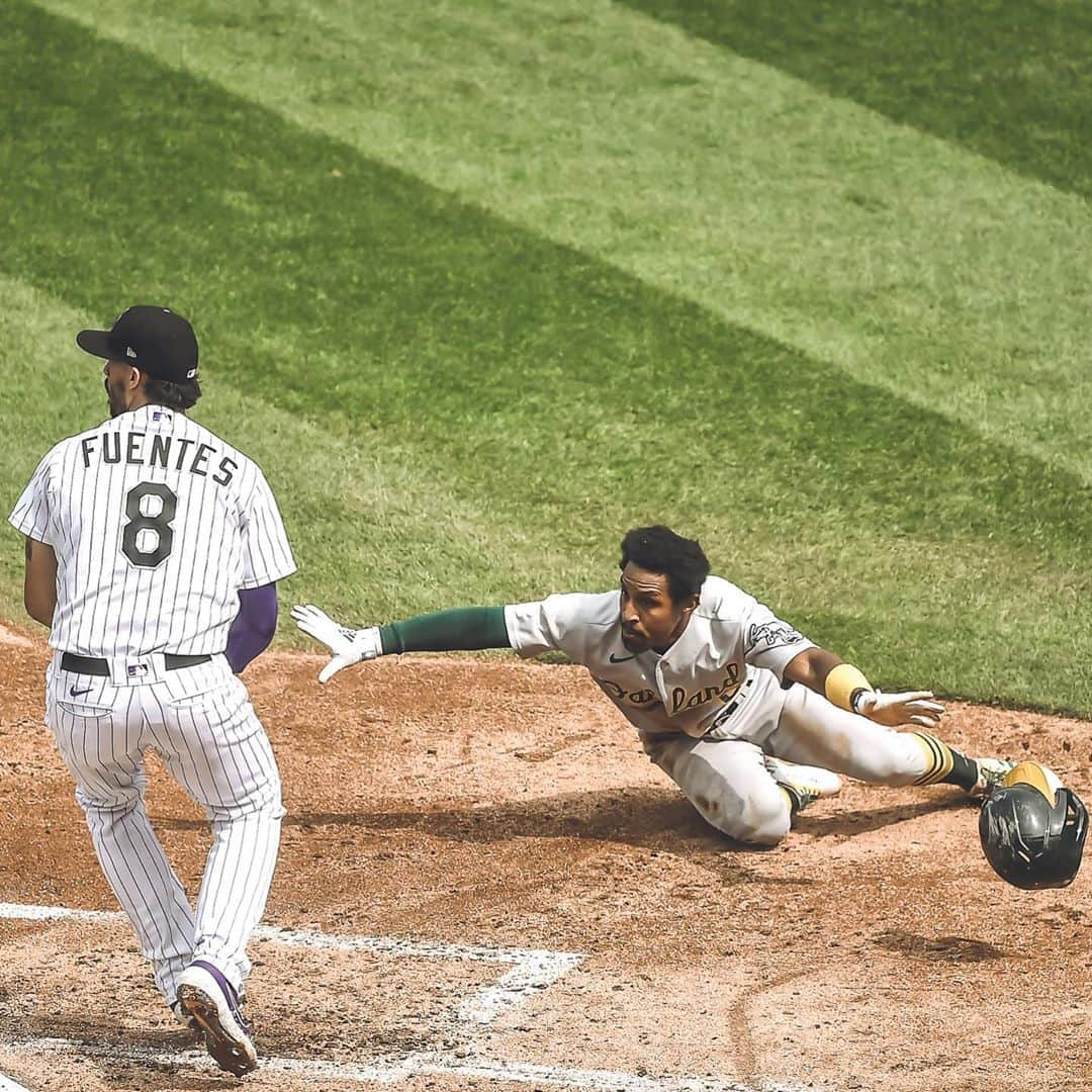 オークランド・アスレチックスさんのインスタグラム写真 - (オークランド・アスレチックスInstagram)「It’s not sliding, it’s diving with STYLE.  #RootedInOakland」9月17日 5時23分 - athletics