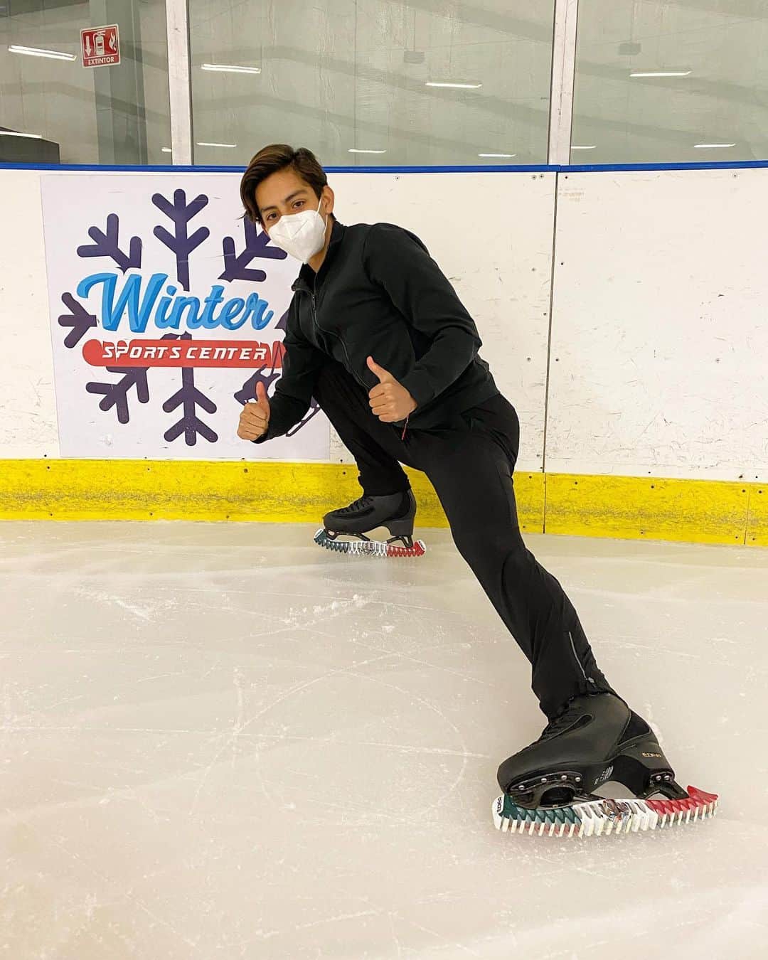 Donovan Carrillo Suazoのインスタグラム：「Feliz día de La Independencia 🇲🇽 ¡Viva México!」