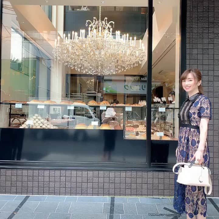 のインスタグラム：「✨✨✨﻿ ﻿ autumn...🍁﻿ 涼しくなって過ごしやすくなりましたね🧡﻿ ﻿ 髪の毛も少しアッシュ系で落ち着かせてトリートメントもしてサラサラ✨✨✨ 髪の毛きれいになってうれしい💛﻿ 大浜さん @eikou.0601  ありがとうございました😊﻿ おはようございます🌞 なんと❣️ 直接DMで大浜さんに予約すると、 全施術20%OFF➕トリートメントもサービスしていただけるそうです🥺  ﻿ ﻿ 👗 @dress_vacation  ﻿ ﻿ ﻿ ﻿ ﻿ #秋コーデ #Air-GINZAcentral #銀座 #銀座美容室」