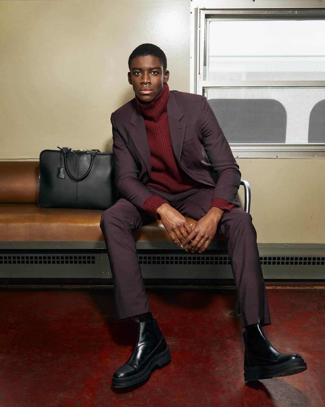 ウォントのインスタグラム：「A timeless ensemble. Our new Velasca boot meets the Trudeau briefcase presenting an ideal duo for autumn workdays.  #wantlesessentiels #worldofwant #timelessdesign #formandfunction」