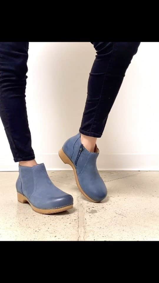 ダンスコのインスタグラム：「In honor of our first reels, we are giving away new boots for fall! How to enter: 1) Tag two friends in the comments to share the love! 2) Make sure you’re following @dansko. Giveaway Rules: Giveaway runs 09/16/20 at 5:00 PM EST - 09/17/20 at 11:59 PM EST. No purchase necessary. One winner will be randomly selected and notified via DM. Winner will win one pair of Dansko shoes or boots from the current collection with a total estimated retail value of $200. Giveaway not associated with Instagram. Full terms and conditions at the link in the bio.」