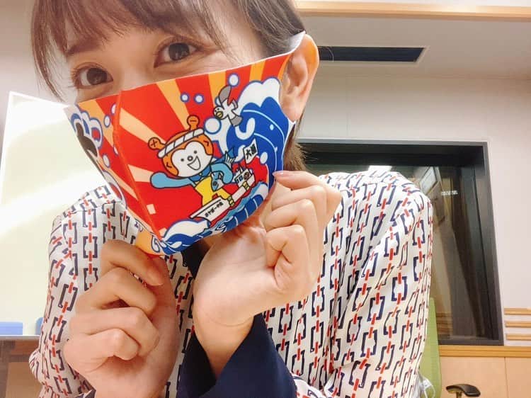 佐藤千晶のインスタグラム：「今朝もお聴きいただき ありがとうございました😊✨  #走れ歌謡曲 #joqr #文化放送 #ラジオ #radiko #気仙沼 #ホヤぼーや #ホヤぼーやマスク #大漁旗 #動画は各曜日担当パーソナリティが毎週更新している本番前の番宣 #走れ歌謡曲公式Twitter #インスタにもUPしてみる #Twitterもよろしくお願いします😊✨」