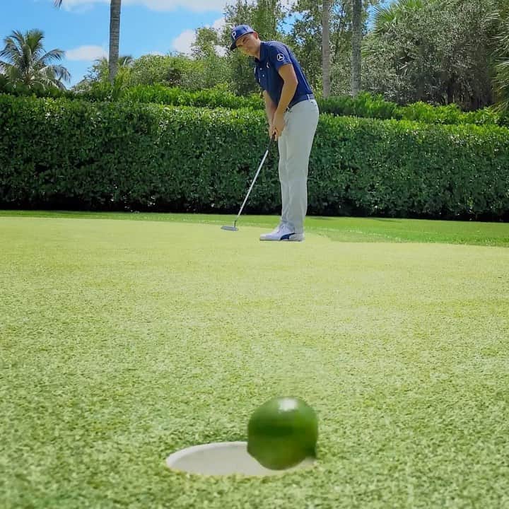 リッキー・ファウラーのインスタグラム：「Bringing a whole new kind of wedge to the green...a lime wedge. Proud to be an official partner of #CoronaPremier. A perfectly balanced beer that stays on par with my lifestyle 😎⛳🍻@coronausa #For21+ #ad」