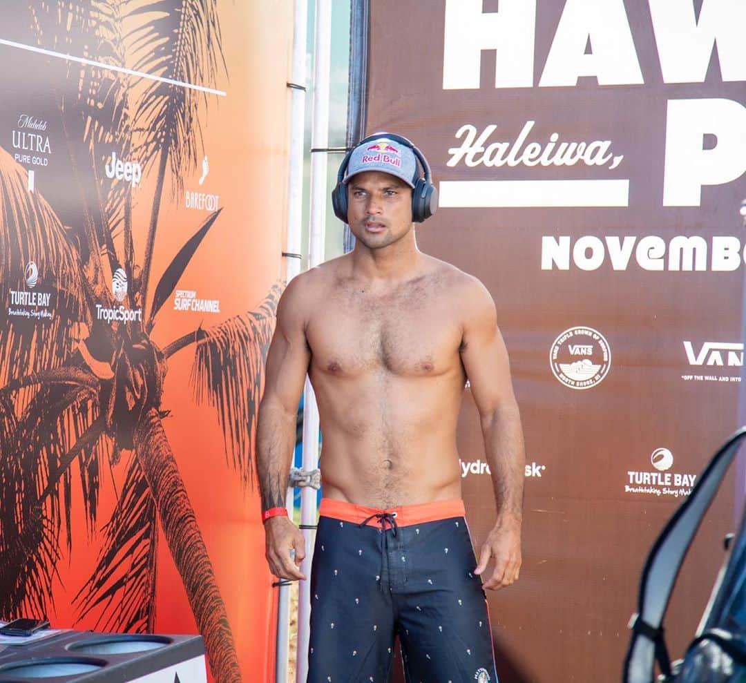 ミシェル・ボレーズのインスタグラム：「That time when we used to be competitors 😅 @wsl」