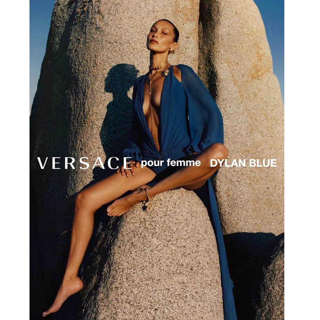 ヨランダ・ハディッドさんのインスタグラム写真 - (ヨランダ・ハディッドInstagram)「❤️Congrats on this stunning @versace campaign, so proud of you my baby girl.... #ProudMommy #dylanbluepourfemme」9月17日 6時29分 - yolanda.hadid