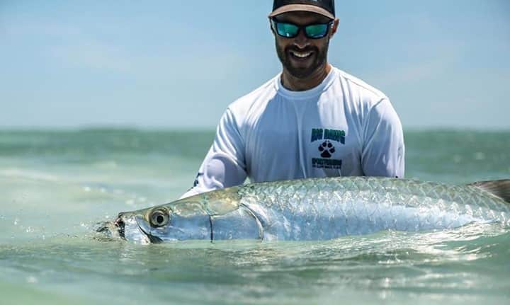 Costa Sunglassesのインスタグラム：「Serving up silver. 📷: @tidewatercharters @outgoing_angling #SeeWhatsOutThere #BornOnTheWater」