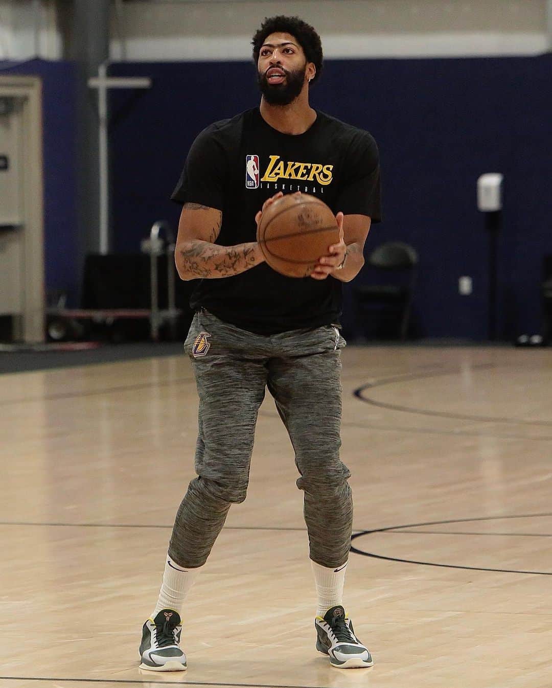 NBAさんのインスタグラム写真 - (NBAInstagram)「The @lakers get shots up following today’s practice in Orlando!  WCF Game 1: 9:00pm/et Friday on TNT!」9月17日 6時53分 - nba