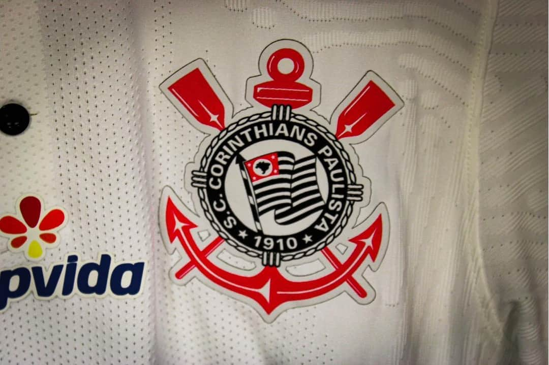 コリンチャンスさんのインスタグラム写真 - (コリンチャンスInstagram)「O vestiário do Coringão está pronto aqui na @neoquimicaarena! Hoje é dia de Corinthians, Fiel! PRA CIMA, TIMÃO!  #SCCPXBAH #VaiCorinthians #BMG #Nike #EstrellaGalicia #CorinthiansEPositivo #Matrix #Midea #Poty #Serasa #Orthopride #CartãodeTodosCorinthians #AleCombustíveis #DoTerra #Hapvida #GaleraBET」9月17日 7時01分 - corinthians