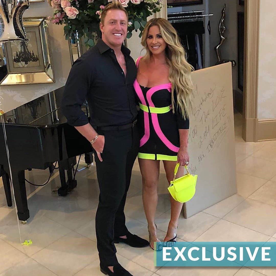E! Onlineさんのインスタグラム写真 - (E! OnlineInstagram)「Kim Zolciak spilled all the deets about the sweet bday gift she got for her husband, and we only have one word: bravo. 👏  Link in bio for the surprise that took over 2 months to make. (📷: Instagram)」9月17日 7時31分 - enews