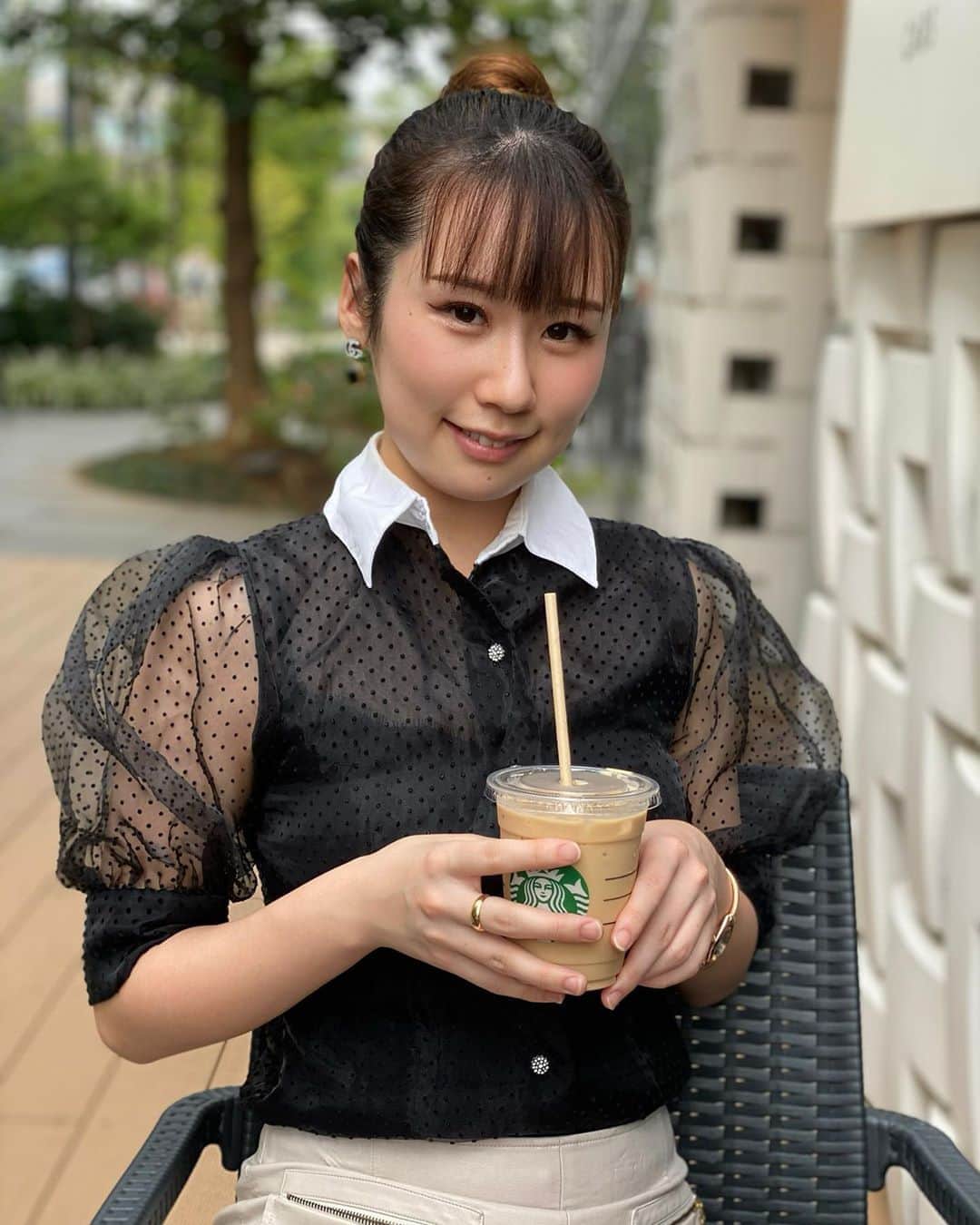 一木みおさんのインスタグラム写真 - (一木みおInstagram)「代官山の蔦屋でのんびり☕ 今日も素敵な1日となりますように、、✨️﻿ ﻿ #starbucks #スタバ #cafe #coffee #カフェ #スターバックス #팔로우 #팔로우미 #소통 #팔로우환영 #写真好きな人と繋がりたい #tagsforlikes #followme #instalike #outfitoftheweek #outfitinspiration #instaoutfit #outfitlove #cafestagram #fashion  #photo #likeforlikes  #photooftheday #instagood #igers #좋아요  #coodinate #fashiongram #style #follow」9月17日 8時02分 - mioichiki30