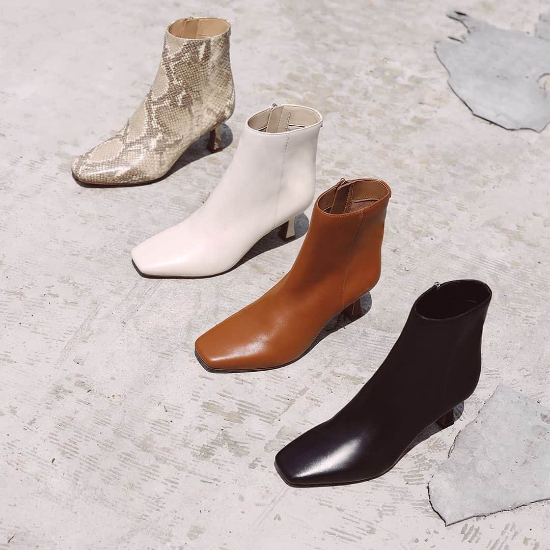 サムエデルマンのインスタグラム：「THE LIZZO.  A kitten heel silhouette meets this seasons neutral palette.  Tap to shop this perfect Fall bootie.    #SamEdelman #PreFall2020 #ForcesOfNature」