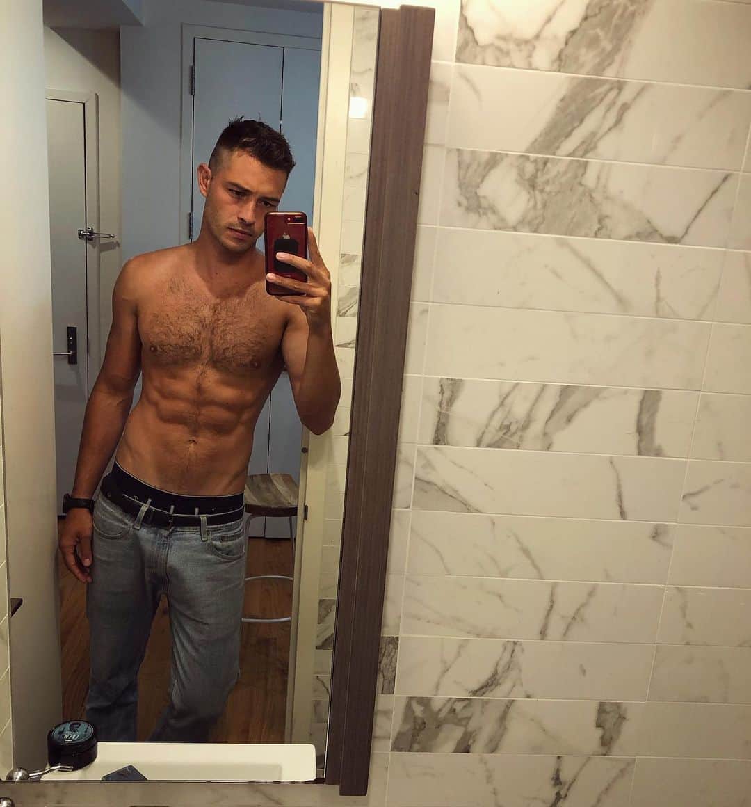 のインスタグラム：「What you think about @pierralortie haircut? 💇‍♂️」