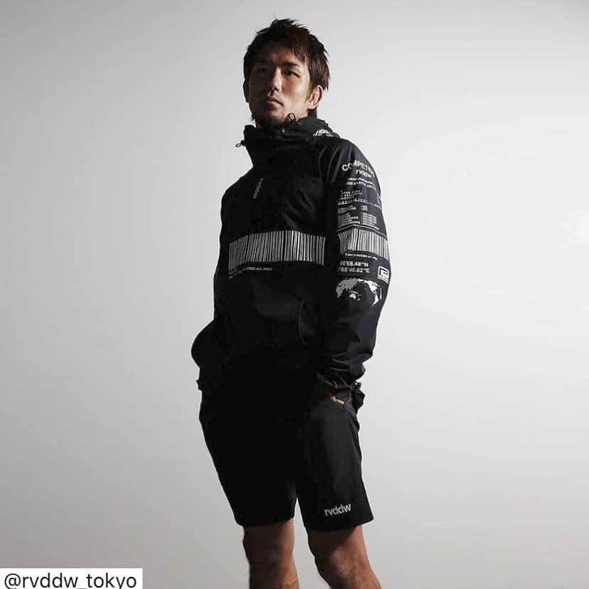 岡田遼のインスタグラム：「2020A/W 新作4WAY STRETCH NYLON. 軽い！柔らかい！シャカシャカ！ これからのシーズンに是非！ :repost @rvddw_tokyo @reversal_harajuku #4way #stretch #4waystretch #nylon #mountainparka #longsleeve #easyshorts #joggerpants #2020aw #collection #possibility #rvddw #tokyo #japan #apparel #sports #brand #street #workout #activewear #gymwear #martialarts #mma #jiujitsu #karate #kickboxing #grappling #wrestling #rugby #running」