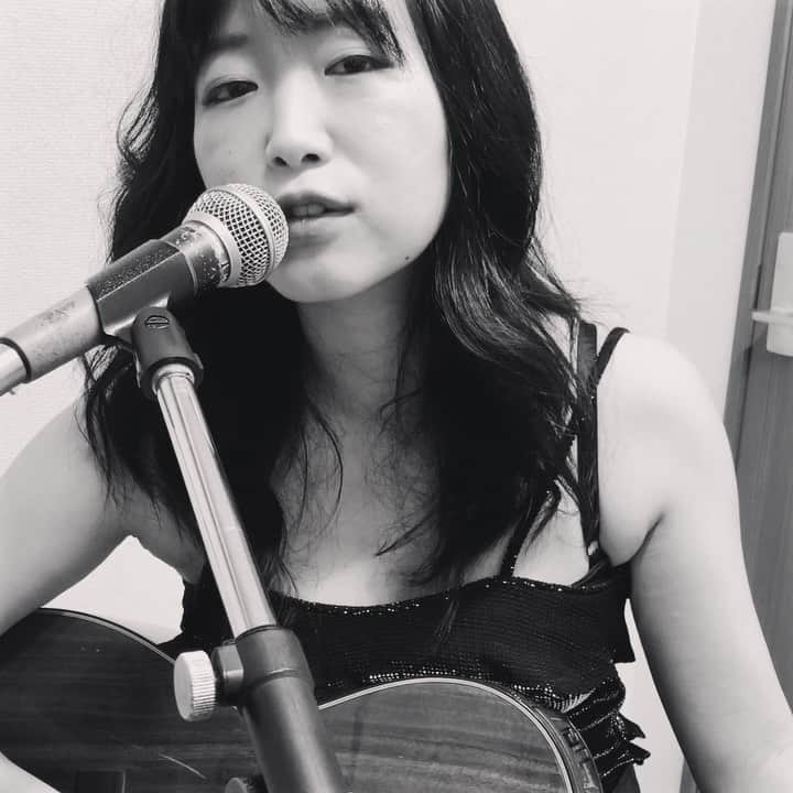 佐々木心音のインスタグラム：「9.21 17:00〜 トークライブ 「今夜、空いてますか？」 . 練習してるそばから曲ができて 練習にならない笑 . チケットはこちら。 見逃し配信もあり！ オフ会のようなトークもできます。 質問も受付中。 https://kokoneshop.thebase.in」