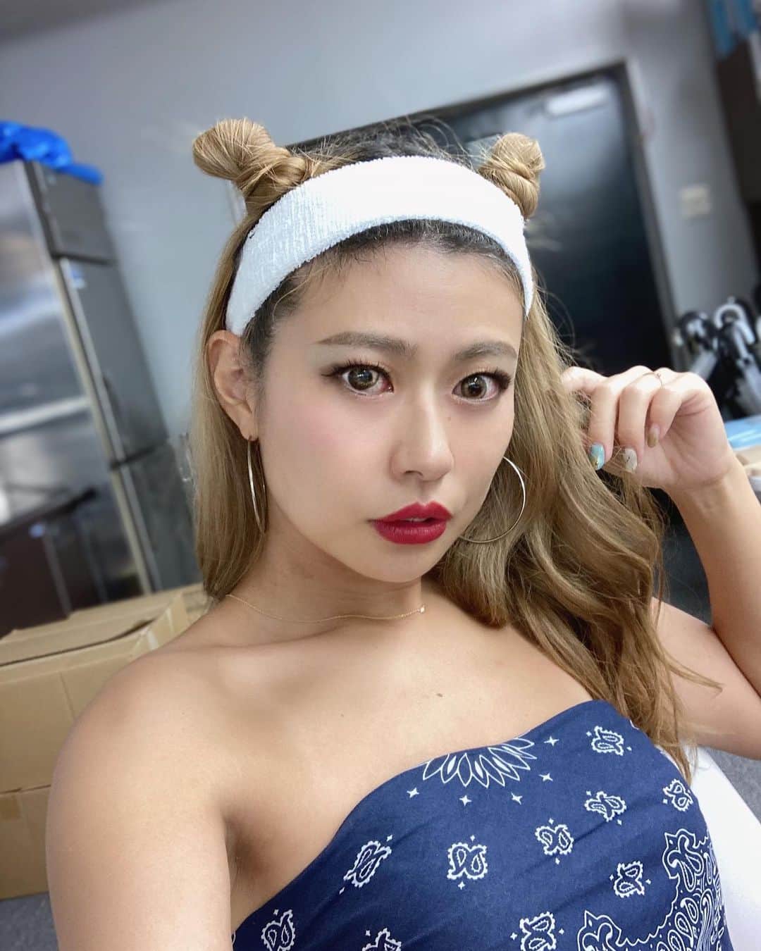 ちほのインスタグラム：「本当はナイキのヘアバンが良かった ドンキの安物🥴 んでコンタクトが盛大にズレてる 昨日も楽しかったな！ 踊れるって幸せ🧡」