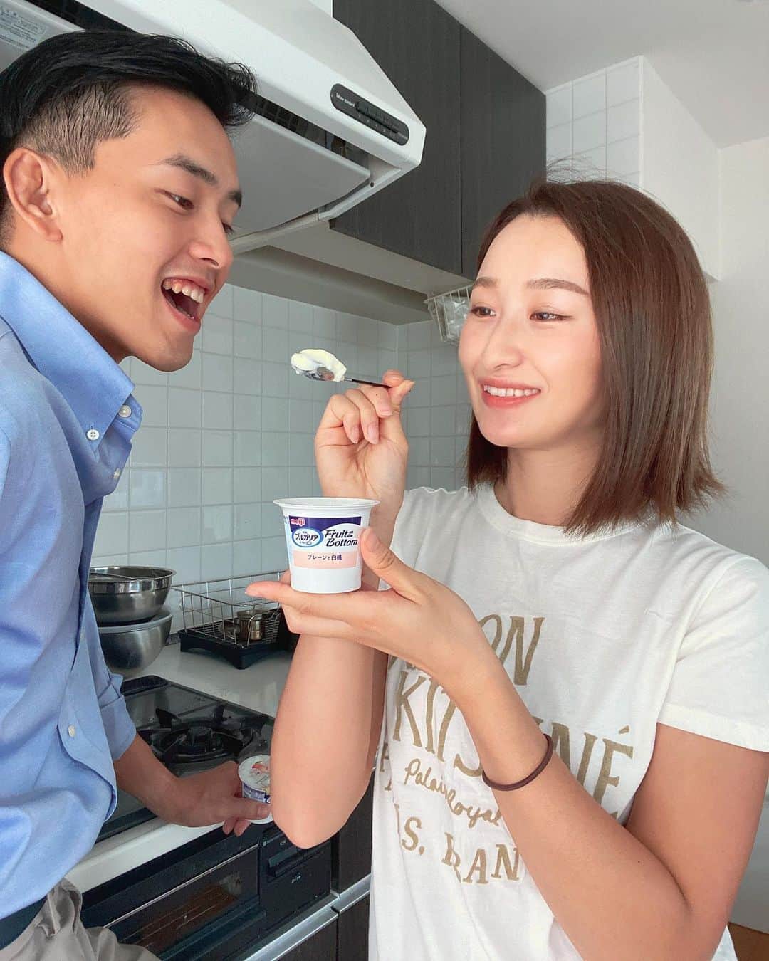 のインスタグラム：「- 美容と健康に凄く良いから ヨーグルトは毎日食べるよ🥣  今日は朝ごはんに、 明治ブルガリアヨーグルトLB81 Fruit on the Bottom  プレーンと白桃 ／プレーンとオレンジ🍊  さわやかなプレーンヨーグルトと フルーツソースがさっぱりしてて美味しかった☺️❤︎  2つセットだからちょうど分けられて良い✨  - #お家時間 #ブルガリアヨーグルト #PR #フルーツオンザボトム #ヨーグルト #カップル #カップルフォト #夫婦 #夫婦フォト #いつもありがとう #ヨーグルト好き」