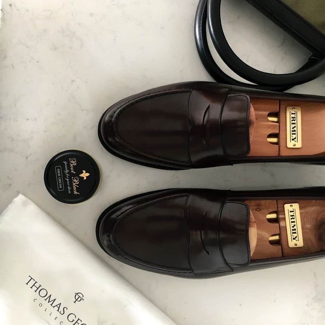 bootblack_officialさんのインスタグラム写真 - (bootblack_officialInstagram)「A pair of loafer from @thomasgeorgecollection with a pair of @trimlyau premium cedar shoe trees and Boot Black shoe cream. 🇦🇺  #columbus#bootblack#shoecare#shoeshine#shoepolish#shoegazing#shoestagram#mensshoes#mensfashion#leathershoes#madeinjapan#japanmade#singapore#worldchampion#australia#melbourne#trimly#trimlyau#thomasgeorgecollection」9月17日 17時48分 - bootblack_official