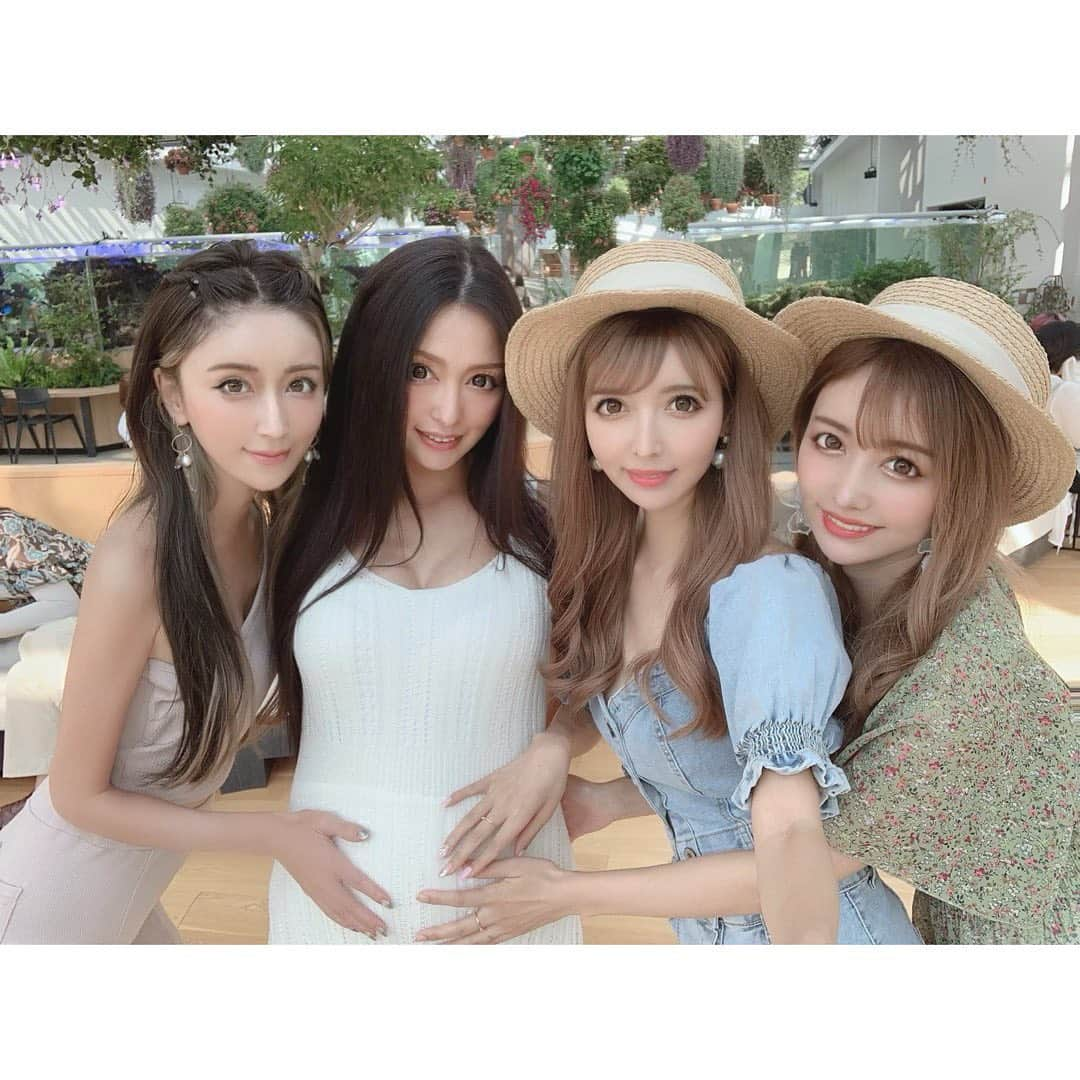 神子島みかさんのインスタグラム写真 - (神子島みかInstagram)「. なんとなく言うタイミング逃して 今に至る…w . #妊婦 です🤰🏽💕 . . #ootd#fashion#maternity#Japanesegirl#japan#tokyo#mam#dad#kids#fam#instagood#instamood#instalike#instalove#instafollow#followme#instapic#我爱你#アラサー#ママ#第二子妊娠中#マタニティ#マタニティコーデ#4年待ち#待望の赤ちゃん . . ⋆⸜ᵀᴴᴬᴺᴷ ᵞᴼᵁ⸝⋆」9月17日 17時51分 - kagomika