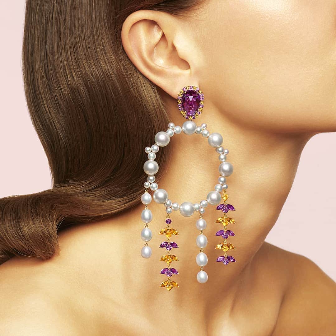 TASAKIさんのインスタグラム写真 - (TASAKIInstagram)「Nightfall earrings, a new piece in the ‘TASAKI Atelier’ collection, are inspired by the beautiful scene of rich colours painting the sky at sunset, just before the darkness of night falls upon us. Combining three types of delightfully-characteristic pearls with gemstones of deep and alluring hues, this jewellery imbues mysterious moments of constant change. #TASAKI #TASAKIAtelier #Nightfall ​#TASAKIpearl #pearl ​#TASAKIdiamond #diamond #pinksapphire #yellowsapphire​ #purplesapphire #amethyst #citrine​#earrings」9月17日 18時00分 - tasaki_intl