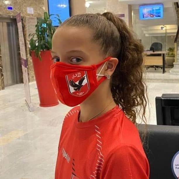 のインスタグラム：「@hanaaymangoda has a message for you all:   "Take care of yourself 😷"  We suggest following her example to #StaySafe!」