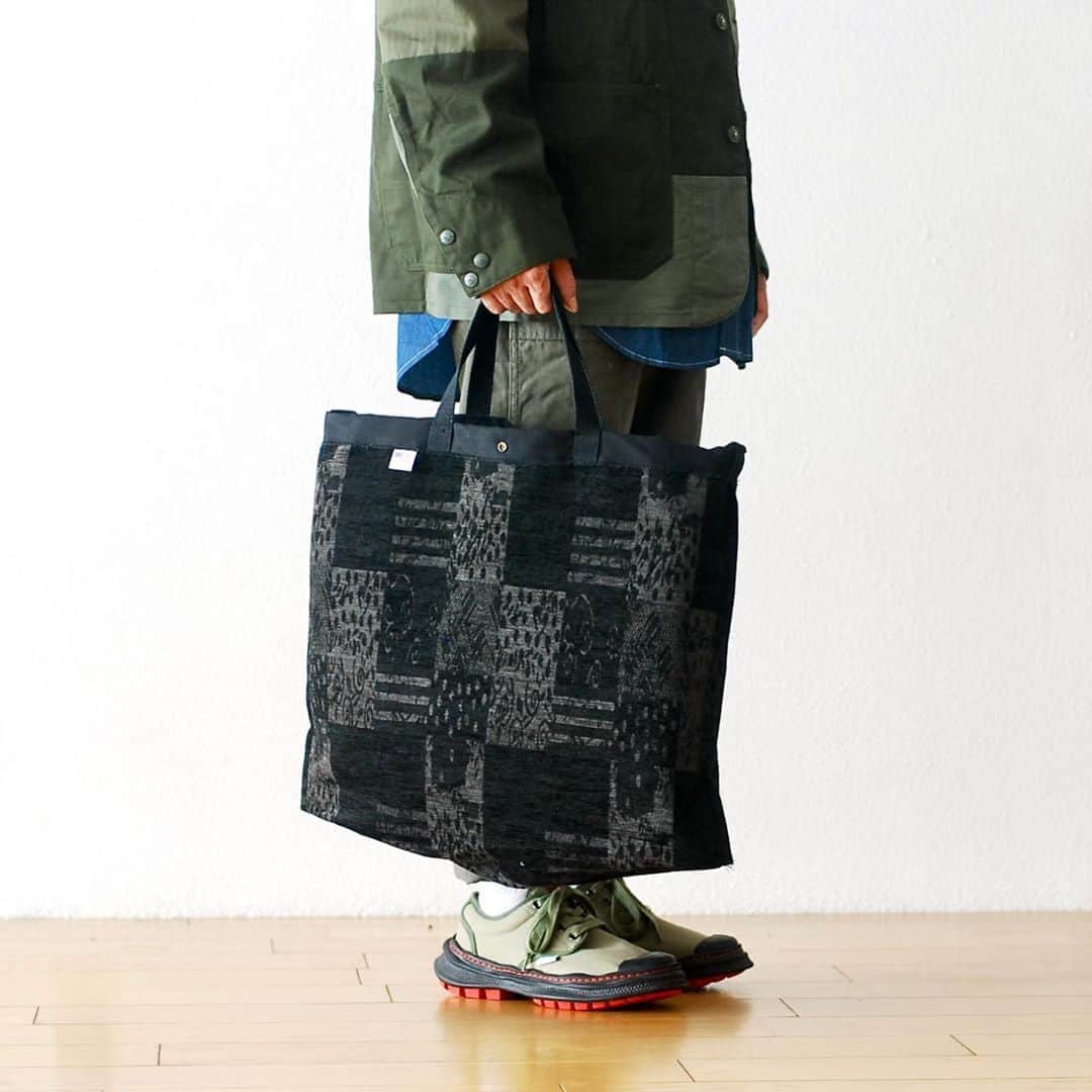 wonder_mountain_irieさんのインスタグラム写真 - (wonder_mountain_irieInstagram)「［#20AW］ Engineered Garments / エンジニアードガーメンツ "carry all tote - double cloth" ¥20,900- _ 〈online store / @digital_mountain〉 https://www.digital-mountain.net/shopdetail/000000012060/ _ 【オンラインストア#DigitalMountain へのご注文】 *24時間受付 *15時までのご注文で即日発送 *1万円以上ご購入で、送料無料 tel：084-973-8204 _ We can send your order overseas. Accepted payment method is by PayPal or credit card only. (AMEX is not accepted)  Ordering procedure details can be found here. >>http://www.digital-mountain.net/html/page56.html  _ #NEPENTHES #EngineeredGarments #ネペンテス #エンジニアードガーメンツ _ 本店：#WonderMountain  blog>> http://wm.digital-mountain.info _ 〒720-0044  広島県福山市笠岡町4-18  JR 「#福山駅」より徒歩10分 #ワンダーマウンテン #japan #hiroshima #福山 #福山市 #尾道 #倉敷 #鞆の浦 近く _ 系列店：@hacbywondermountain」9月17日 18時14分 - wonder_mountain_