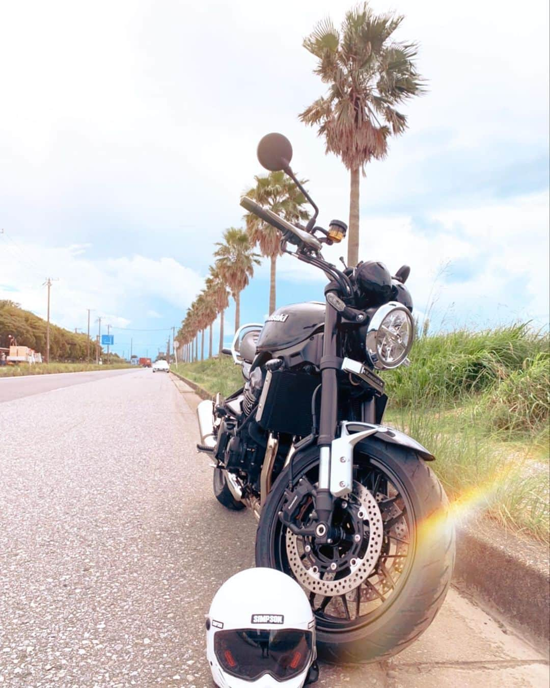 TEEDAさんのインスタグラム写真 - (TEEDAInstagram)「I went to “chibafornia” with my new partner “Z900RS” the other day. umm...it was something different from what I was expecting...  そーいえば先日愛車で千葉フォルニアに行ったんだけど、うーん、、、なんだか思ってた感じと違かったなー。。。  #z900rs #kawasaki #chibafornia #simpsonm30 #backon #teeda #kenji03 #チバフォルニア #思ってた感じと違かった　#アクアラインは良かった #バイクが好きだ」9月17日 18時15分 - teeda_bo