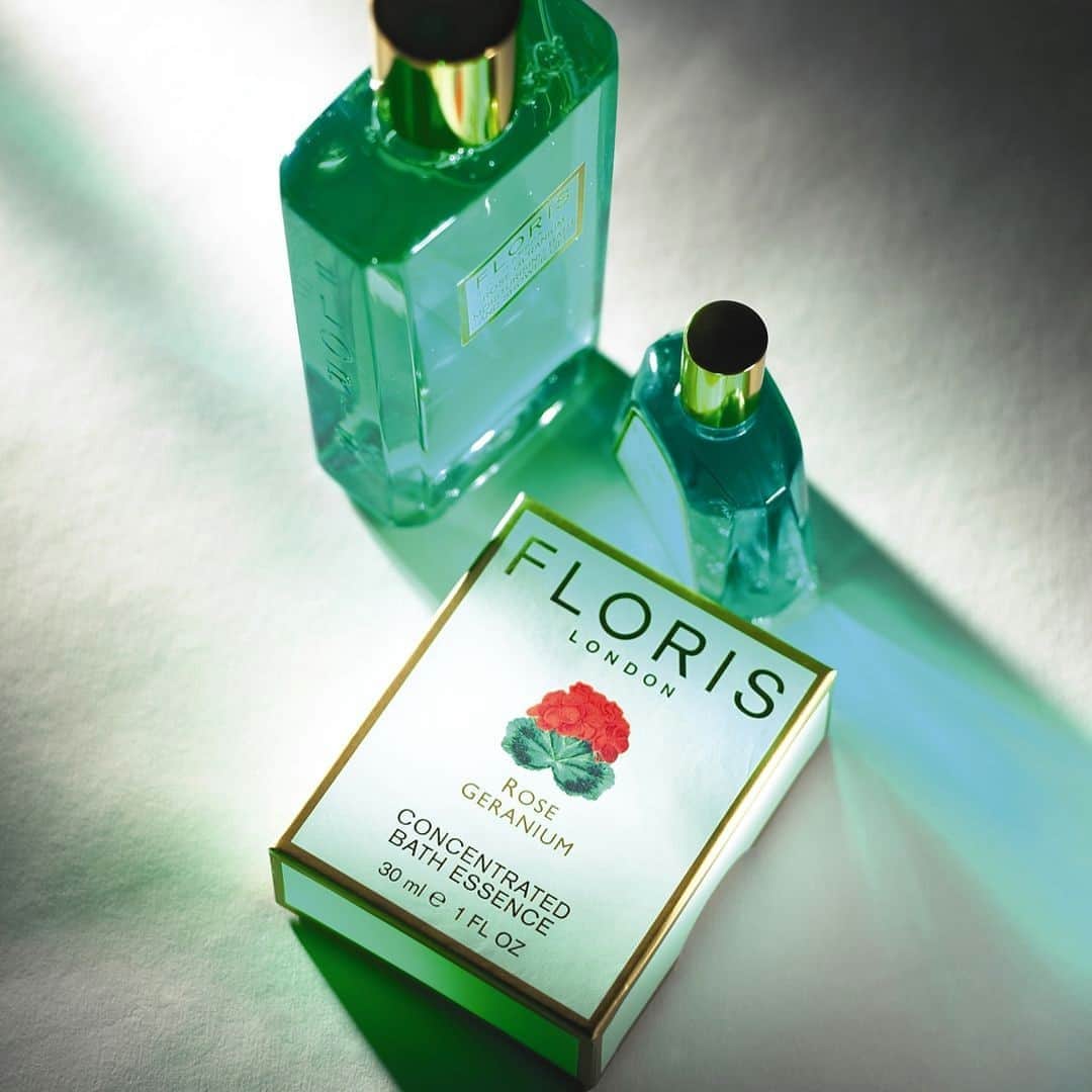 のインスタグラム：「A highly concentrated perfume for the bath, presented in a smart signature glass bottle, add just a few drops to warm running water for a beautifully scented bath, which will leave skin smooth and lightly scented. ⠀ ⠀ #FlorisLondon #Icons #290Years #RoseGeranium #BathEssence #MarilynMonroe #BritishPerfumery #BritishCraftsmanship #FamilyPerfumers #Perfumery #LuxuryFragrance #RoyalWarrant」