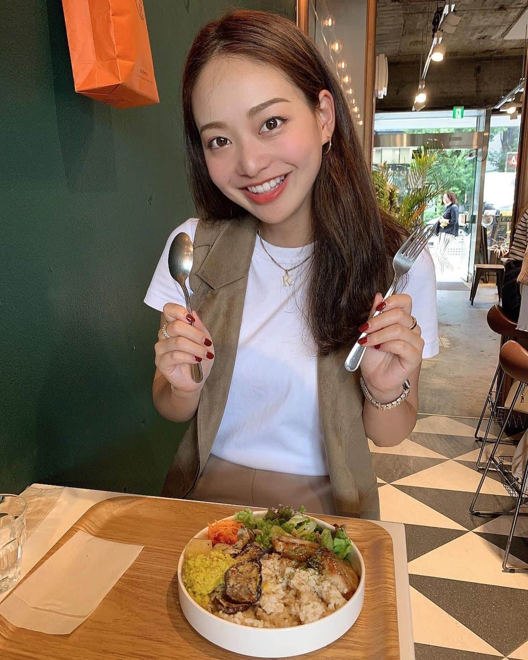 前谷楓さんのインスタグラム写真 - (前谷楓Instagram)「こんばんは⭐️ 昨日は、初めて裁判傍聴へ行ってきました。友人と2人でメモを取って、分からない言葉や解説をして学びを深めました。✏️ ． @optimus_cafe  ヴィーガンのお店です！🌿 プレートご飯でお腹いっぱい✨ ． #ミスキャンパス関西学院大学2020 #ミスキャンパス関西学院大学 #エナジー溢れるお姉さん #北浜ランチ#カエグルメ#optimus #optimuscafe #ヴィーガン#大阪ランチ#大阪グルメ部 #北浜グルメ#ミスキャンパス#ミスキャン#グルメ#グルメスタグラム #グルメ女子 #グルメ好きな人と繋がりたい #グルメな人と繋がりたい #グルメ巡り #グルメ好き #インフルエンサー #カエデ#ご飯日記」9月17日 18時24分 - bibi_pilates