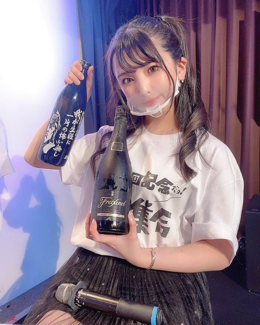 倉木しおりさんのインスタグラム写真 - (倉木しおりInstagram)「ぽしゃけ〜ごちです〜🍾  #倉木しおり #シャンパン #我が生涯に一片の悔い無し #スキモノラボ」9月17日 18時31分 - shiori_kuraki