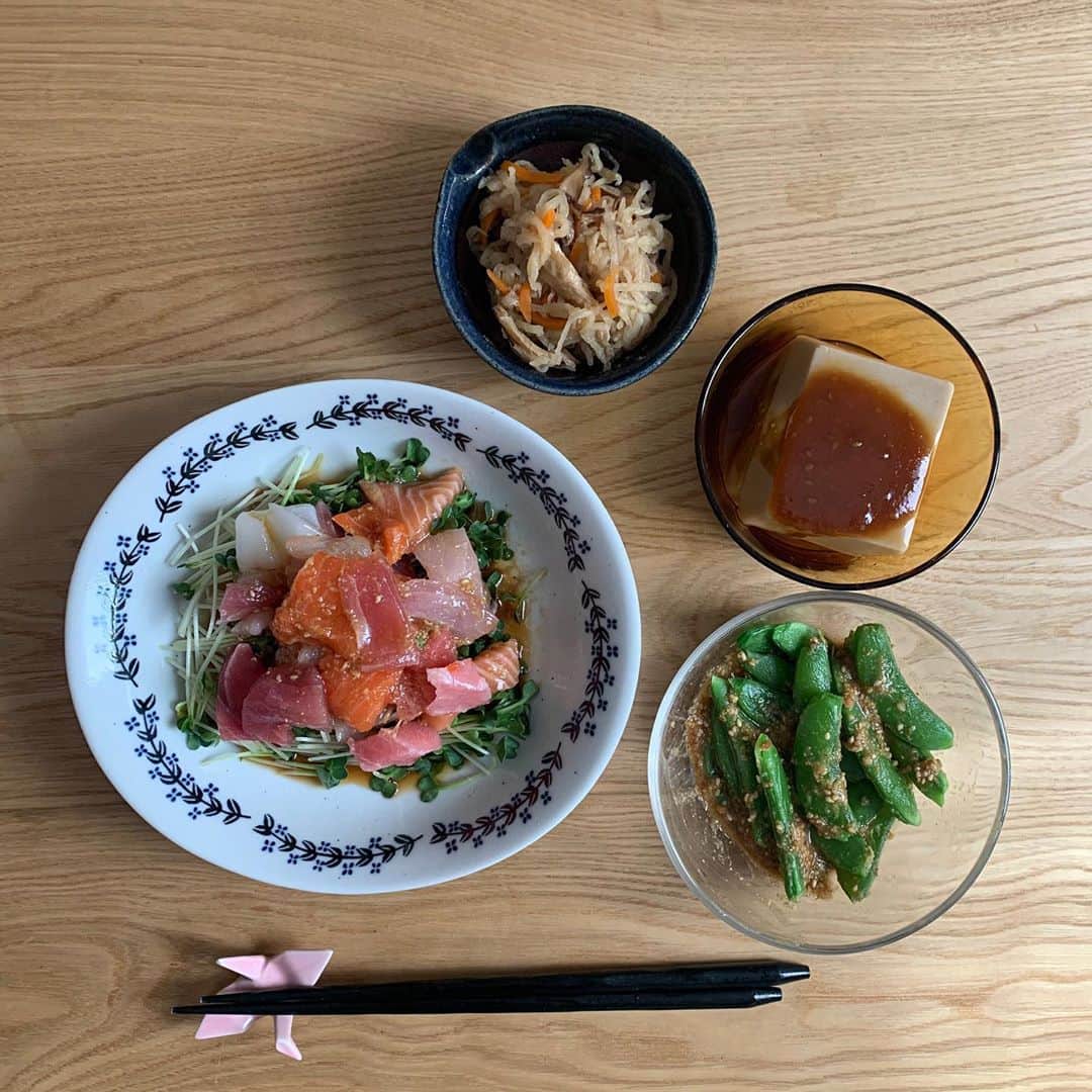 大友花恋さんのインスタグラム写真 - (大友花恋Instagram)「何食べようかな~って考える時間が大好き。 ときめいちゃってたまりません。 レシピ本や、レシピサイトを眺めるのも趣味のひとつ。」9月17日 18時31分 - karen_otomo